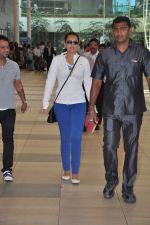 sonakshi Sinha snapped at domestic airport on 27th Feb 2013 (3).JPG